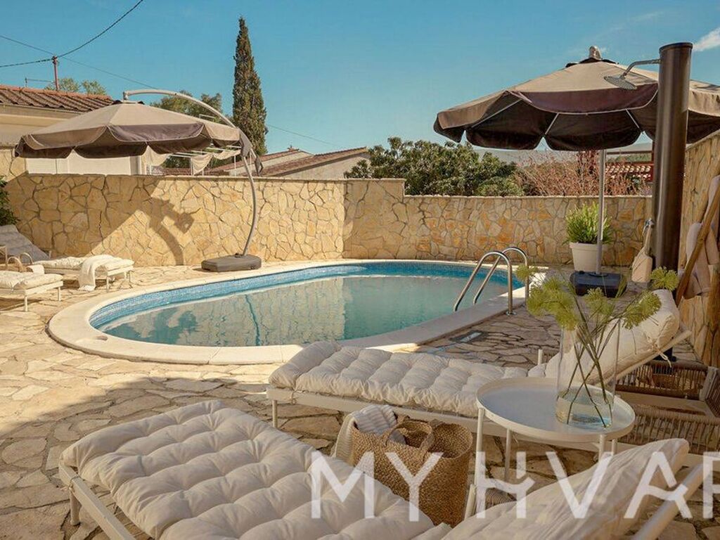 Maison de luxe à vendre à Jelsa, 750 000 €, Photo 3