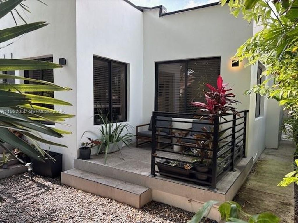 Luxury House for sale in Miami, 1 284 037 €, Photo 3