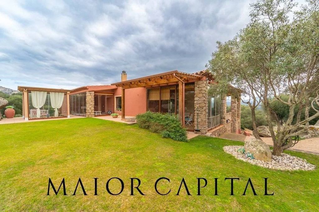 Luxury House for sale in Arzachena, 970 000 €, Photo 1