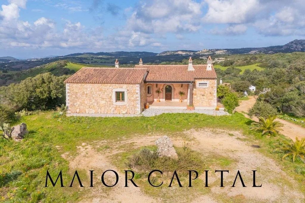 Luxury House for sale in Arzachena, 790 000 €, Photo 1