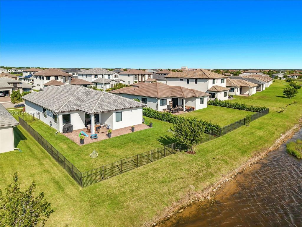 Maison de luxe à vendre à Ave Maria, 453 132 €, Photo 1