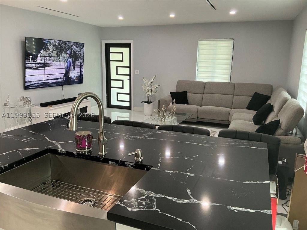 Luxury House for sale in Miami, 572 741 €, Photo 1