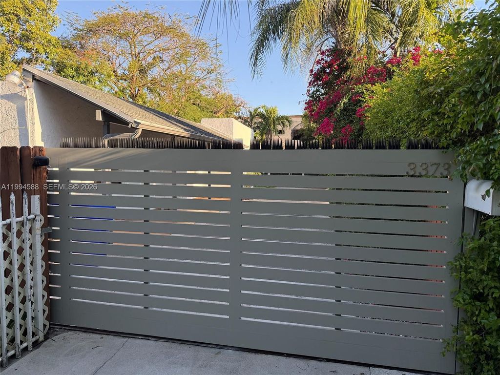 Maison de luxe à vendre à Miami, 607 025 €, Photo 1