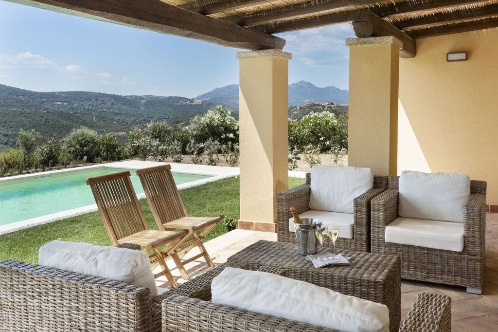 Luxury House for sale in Olbia, 870 000 €, Photo 1