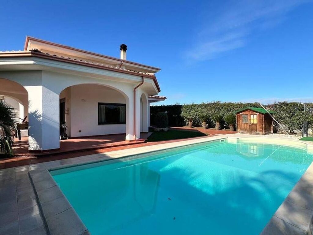 Luxury House for sale in Trani, 800 000 €, Photo 1