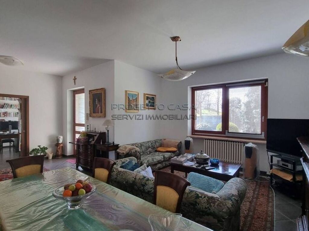 Luxury House for sale in Bra, 750 000 €, Photo 1