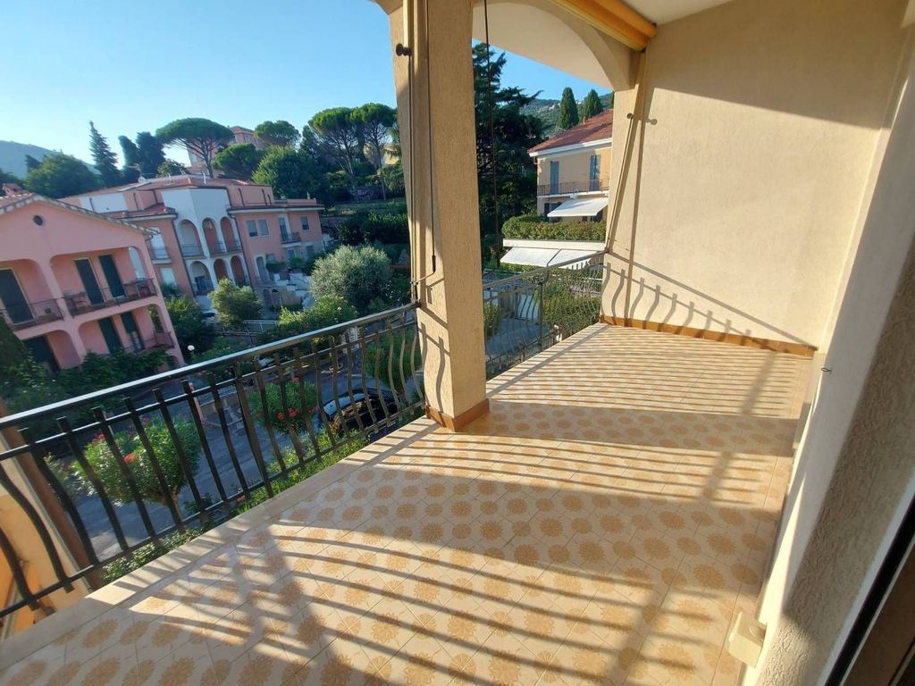 Luxury Apartment for sale in Borgio, 429 000 €, Photo 1