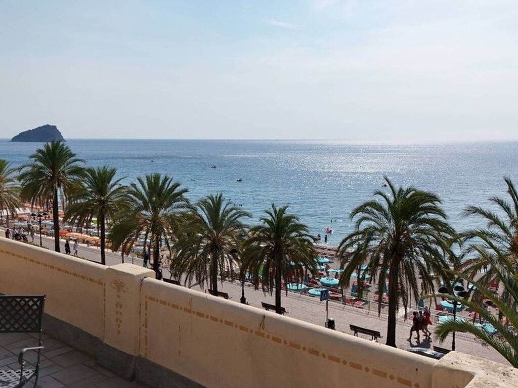 Luxury House for sale in Spotorno, 3 600 000 €, Photo 1