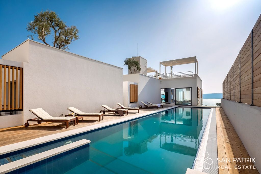 Maison de luxe à vendre à Omiš, 1 400 000 €, Photo 1