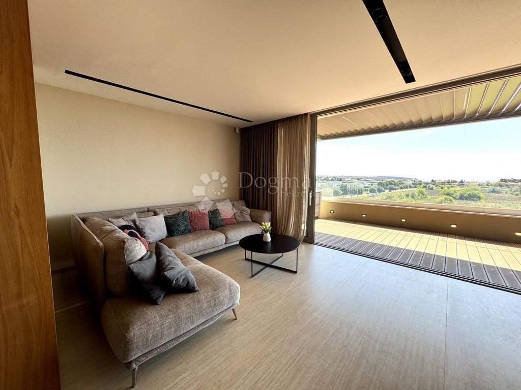 Luxury Apartment for sale in Novigrad, 599 000 €, Photo 1