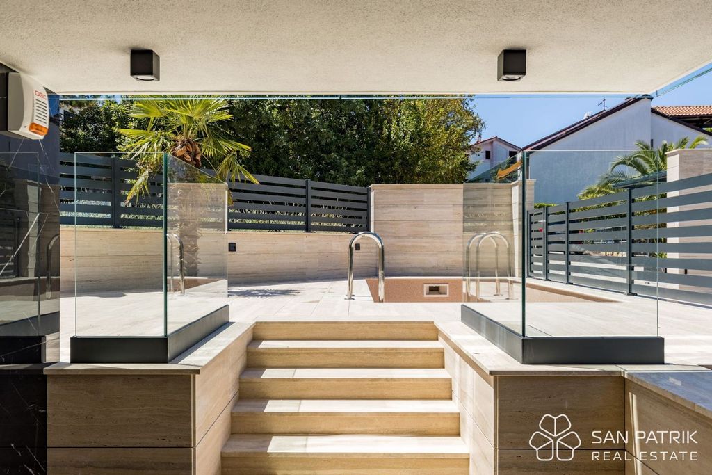 Appartement de luxe à vendre à Krk, 650 000 €, Photo 3
