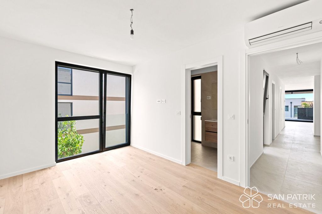 Luxury Apartment for sale in Novigrad, 699 000 €, Photo 4