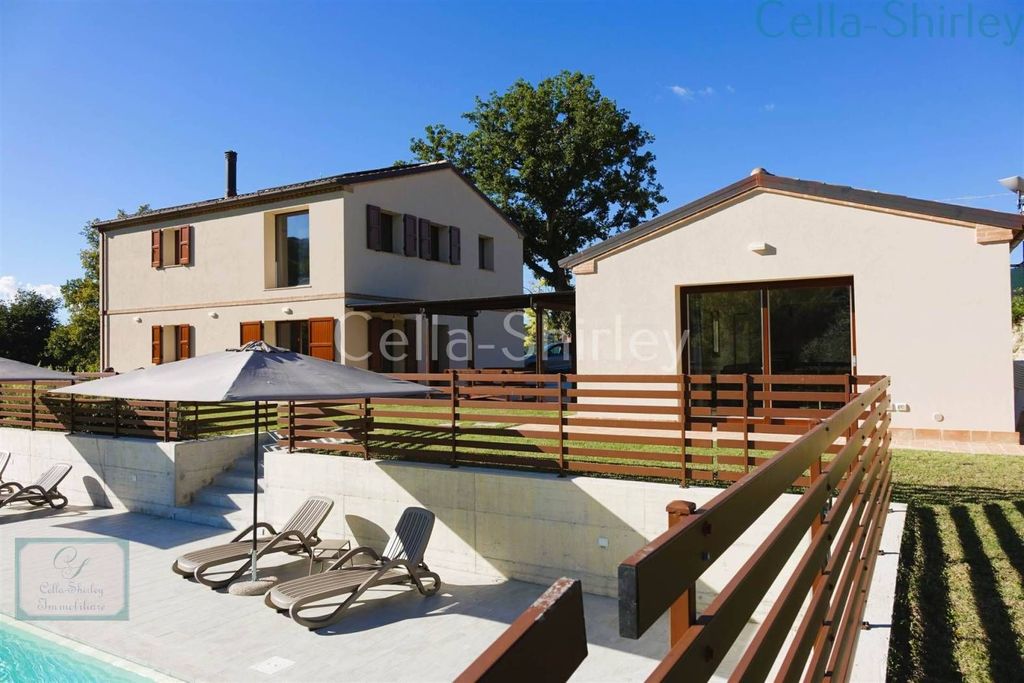 Luxury House for sale in Mogliano, 998 000 €, Photo 1