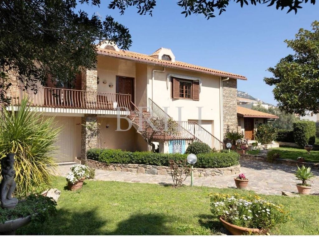 Luxury House for sale in Olbia, 850 000 €, Photo 1