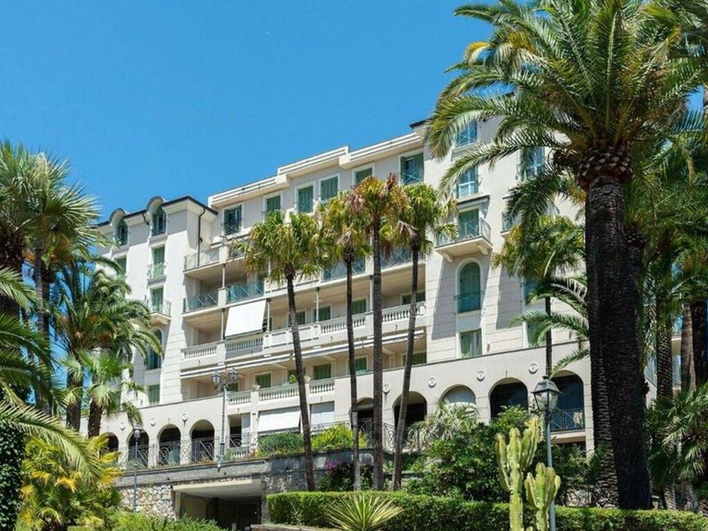 Luxury Apartment for sale in Bordighera, 1 270 000 €, Photo 1
