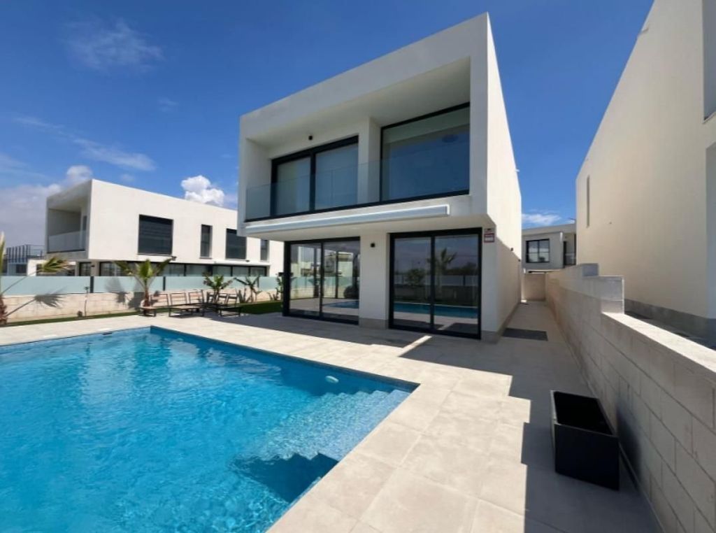 Luxury House for sale in Gran Alacant, 805 000 €, Photo 1