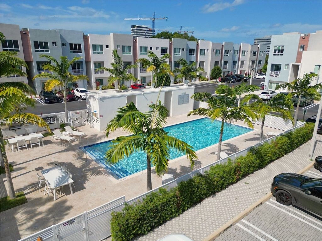 Luxury House for sale in Miami, 408 699 €, Photo 1