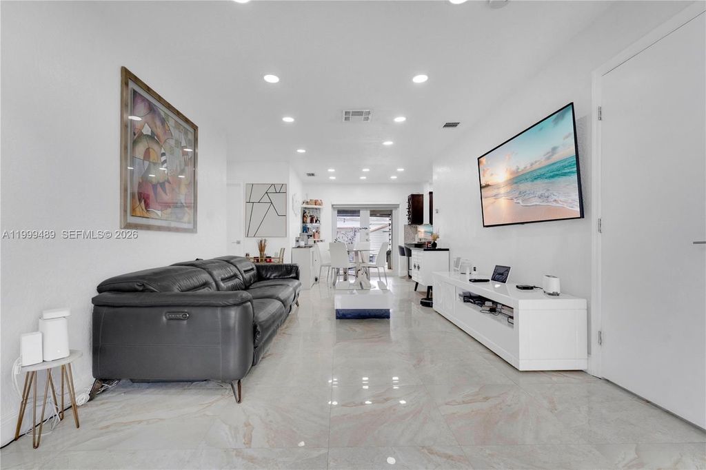 Maison de luxe à vendre à Miami, 632 408 €, Photo 1