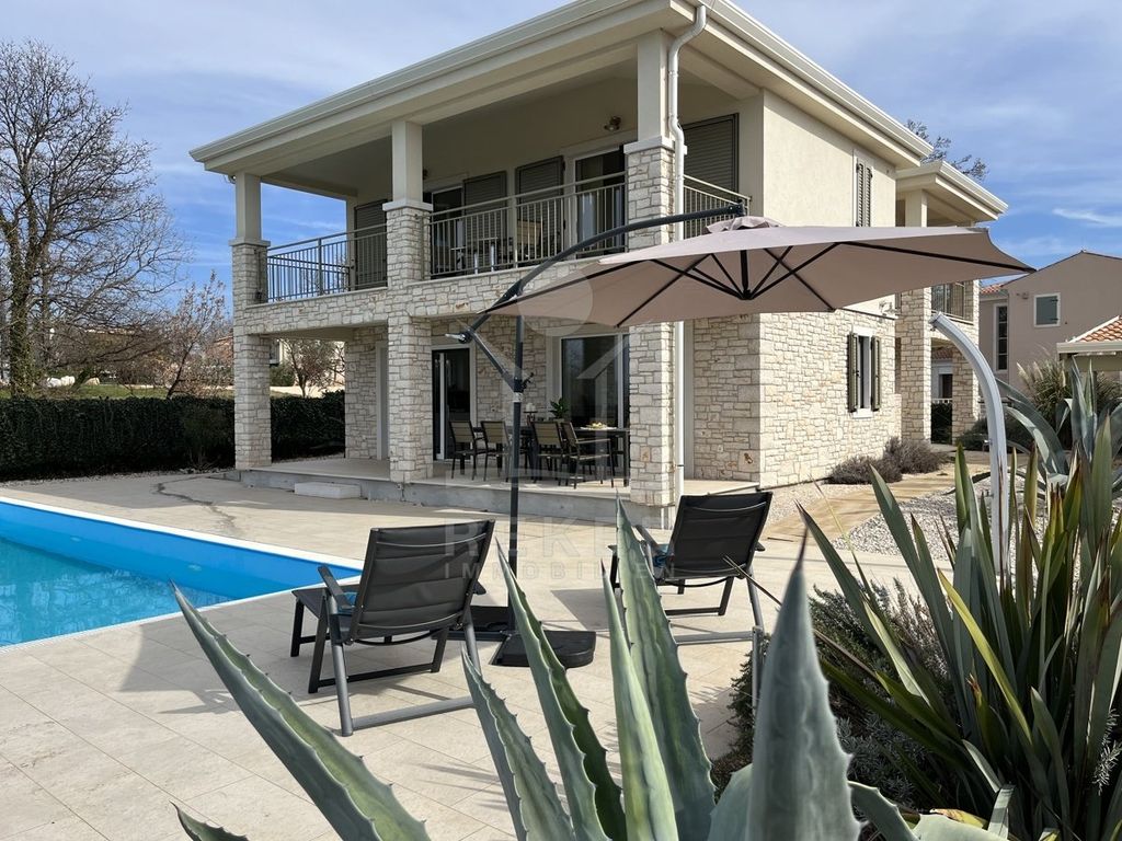 Maison de luxe à vendre à Novigrad, 950 000 €, Photo 1