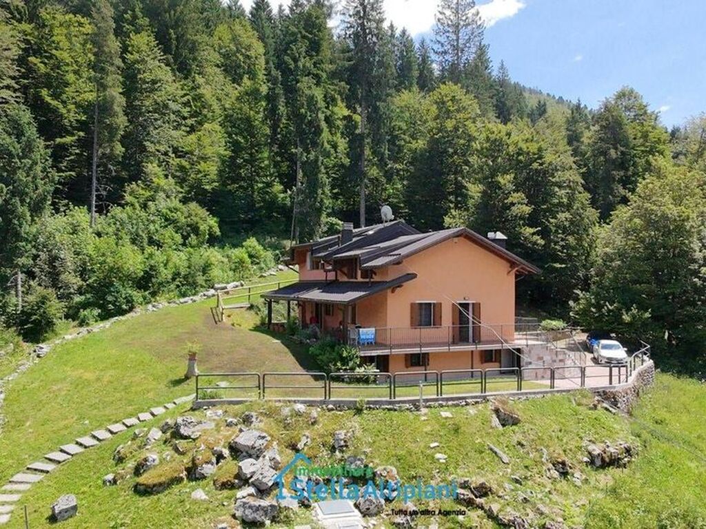 Luxury House for sale in Roana, 700 000 €, Photo 1