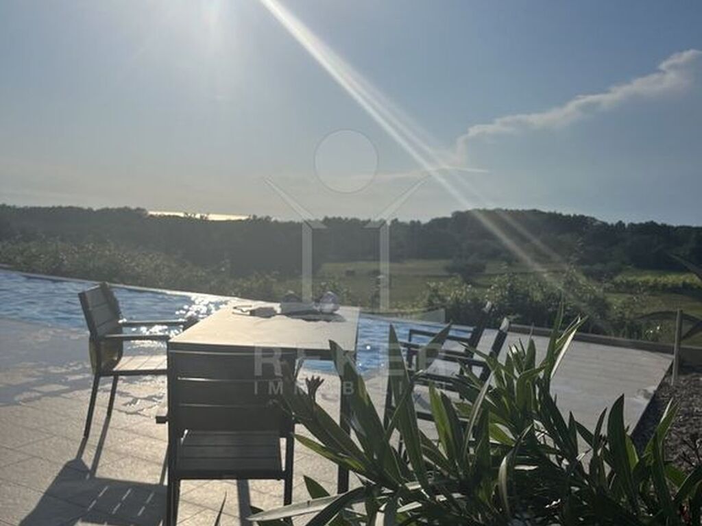 Luxury House for sale in Novigrad, 950 000 €, Photo 5