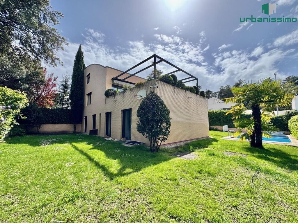 Maison de luxe à vendre à Madrid, 1 750 000 €, Photo 1