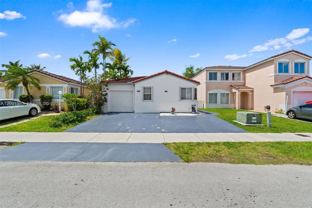Luxury House for sale in Miami, 455 520 €, Photo 1