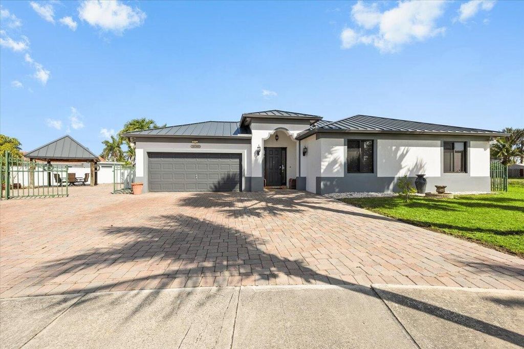Luxury House for sale in Miami, 842 281 €, Photo 1