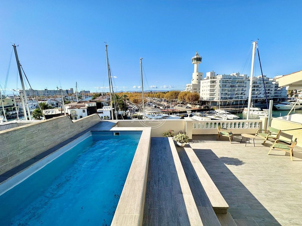 Luxury Apartment for sale in Empuriabrava, 599 000 €, Photo 1