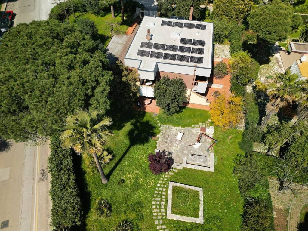 Luxury House for sale in Noicattaro, 730 000 €, Photo 1