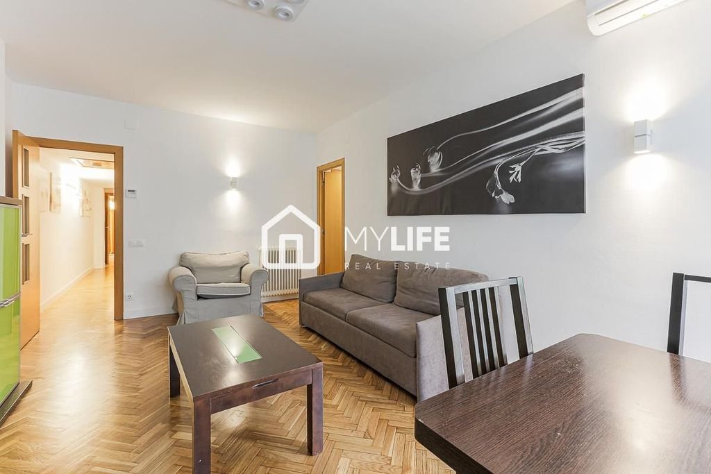 Luxury Apartment for sale in Barcelona, 575 000 €, Photo 2