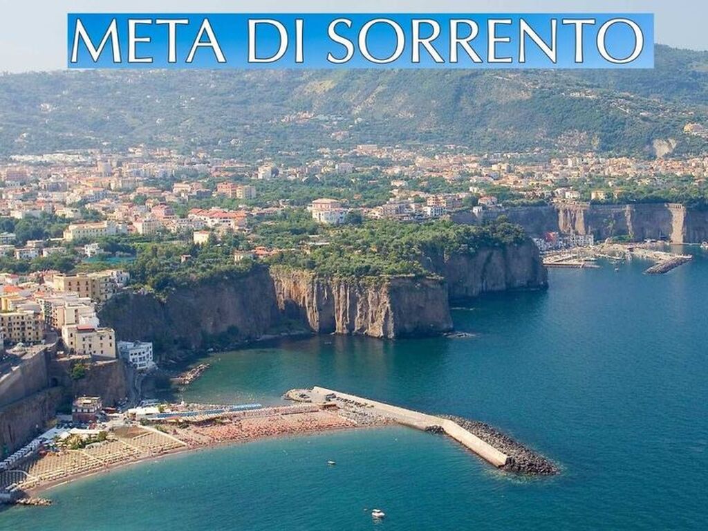 Luxury Apartment for sale in Meta, 920 000 €, Photo 1