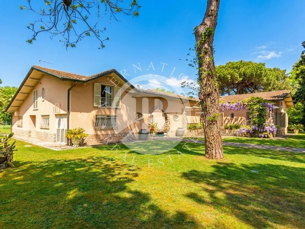 Luxury House for sale in Massa, 4 500 000 €, Photo 1
