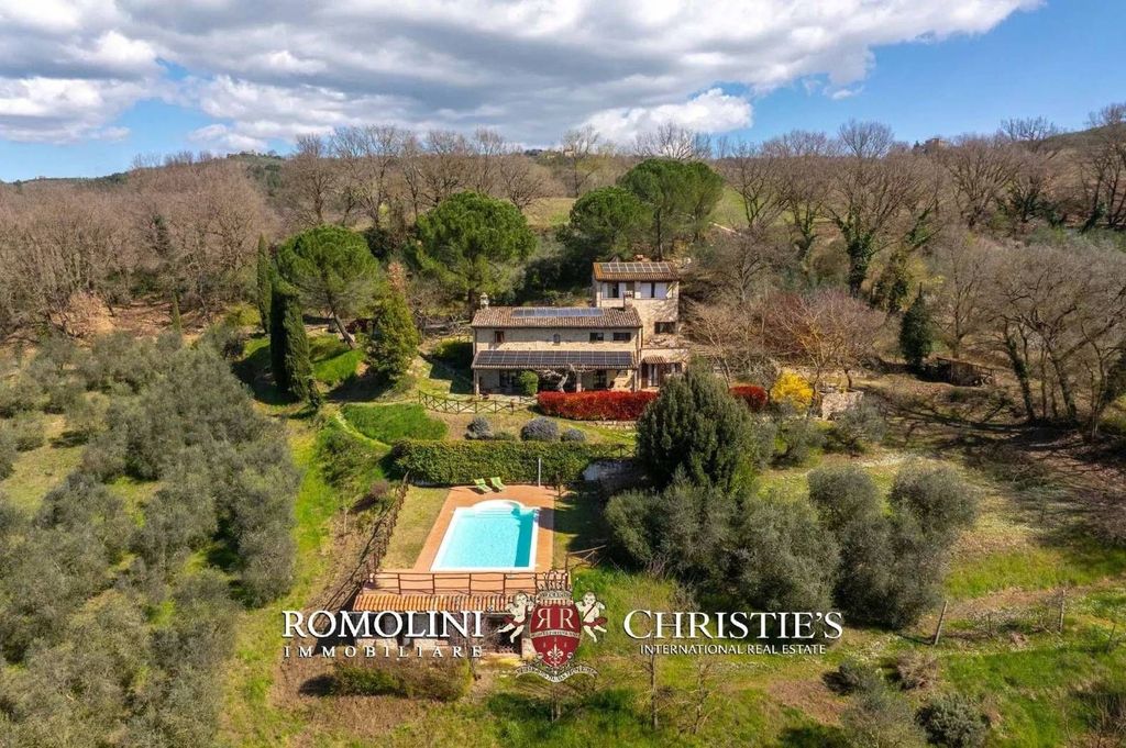 Luxury House for sale in Todi, 1 150 000 €, Photo 2
