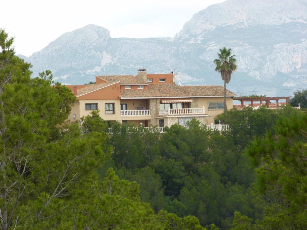 Luxury House for sale in La Nucia, 950 000 €, Photo 1