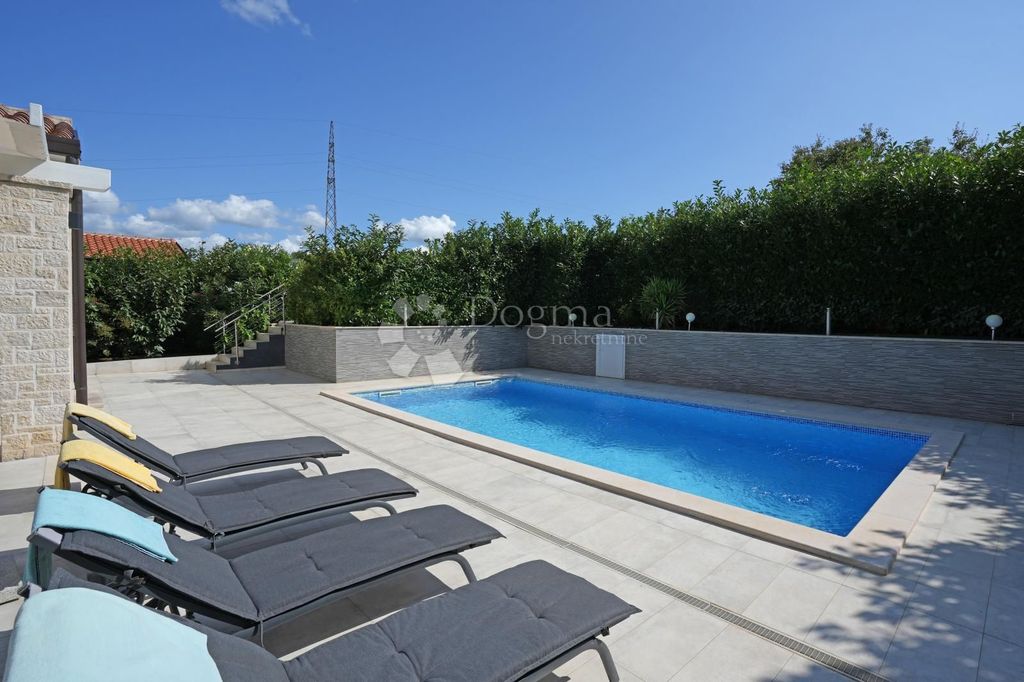Maison de luxe à vendre à Porec, 730 000 €, Photo 3