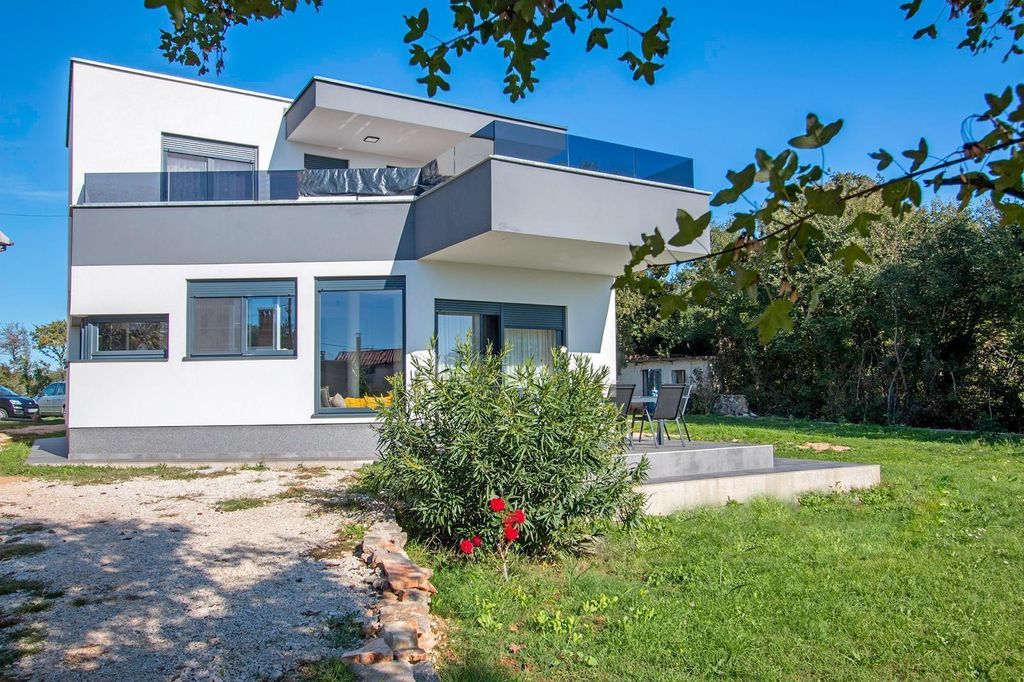 Maison de luxe à vendre à Šegotici, 600 000 €, Photo 1
