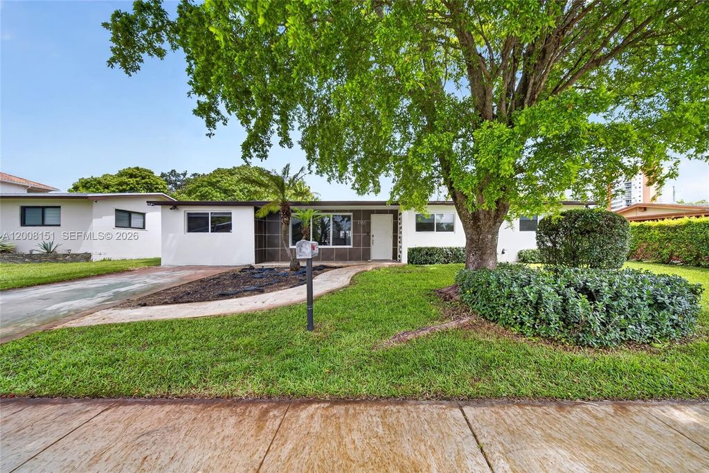 Luxury House for sale in Miami, 802 812 €, Photo 1