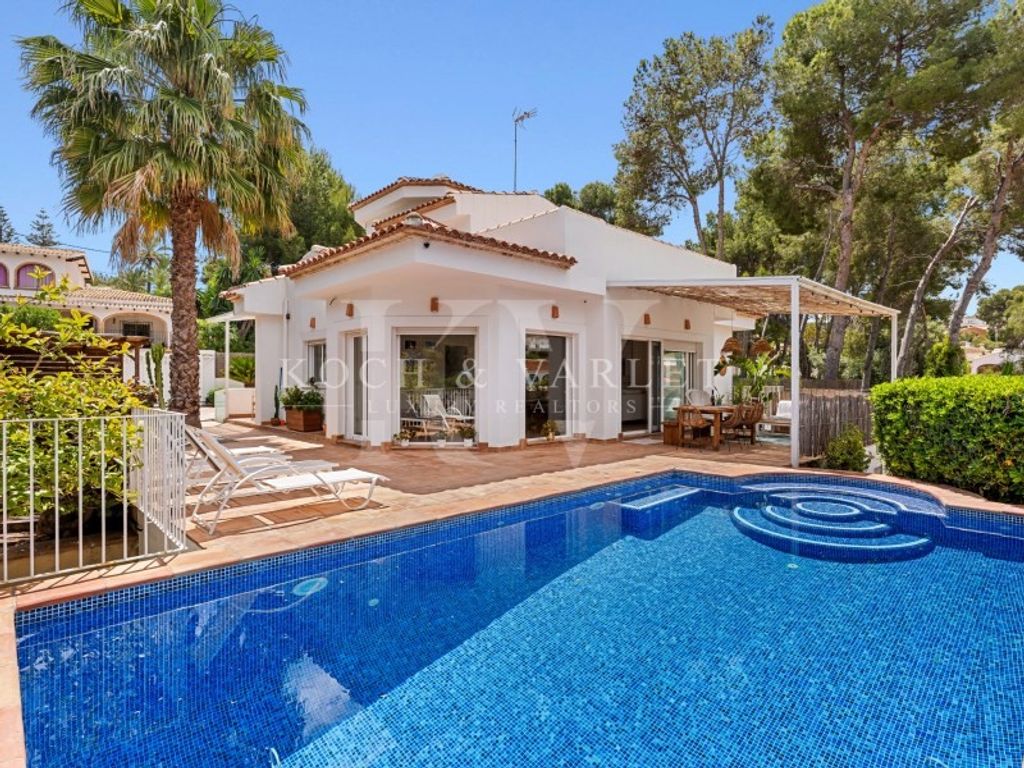 Luxury House for sale in Javea, 995 000 €, Photo 1
