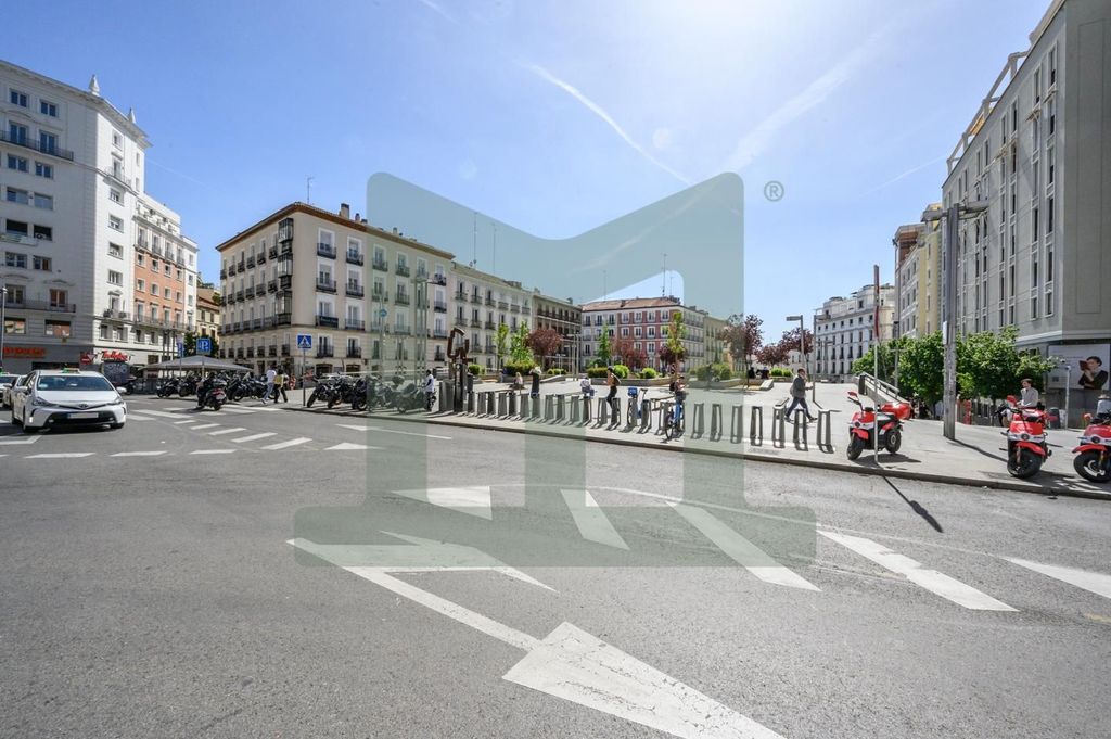 Luxury Apartment for sale in Madrid, 780 000 €, Photo 2