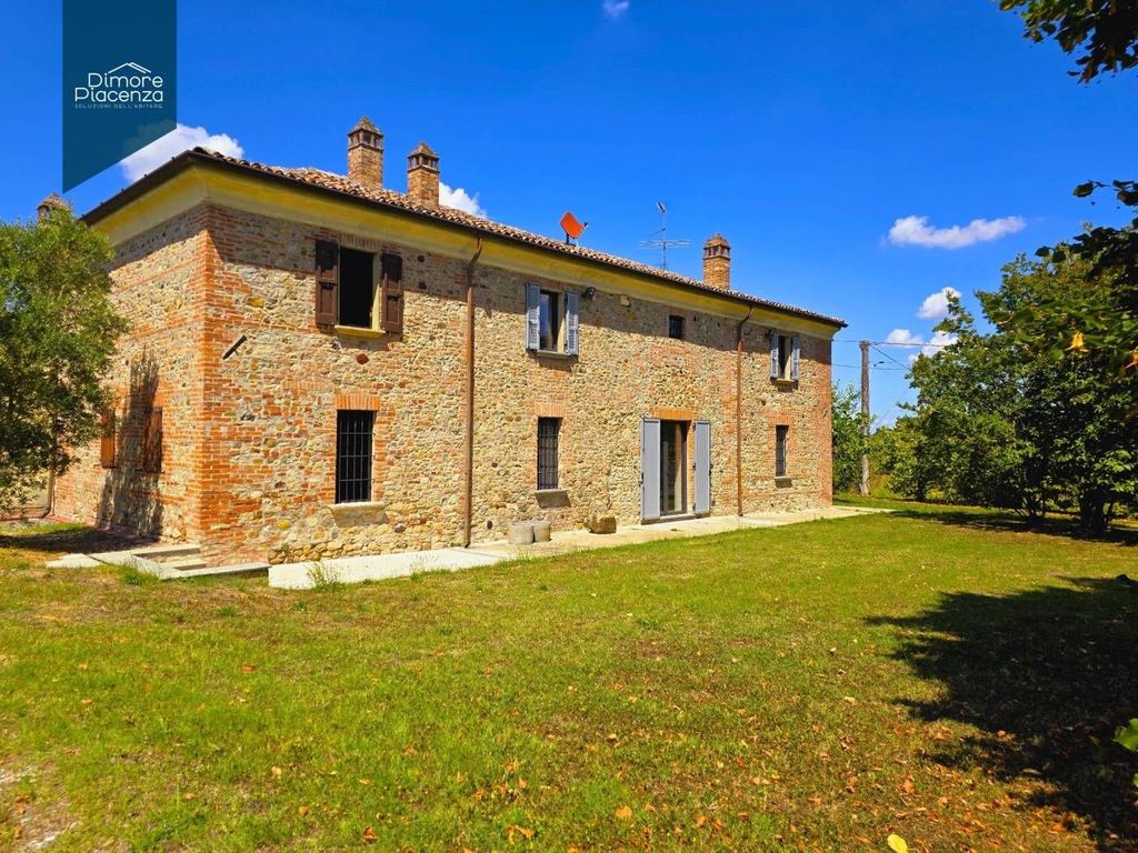 Luxury House for sale in Gazzola, 1 400 000 €, Photo 1