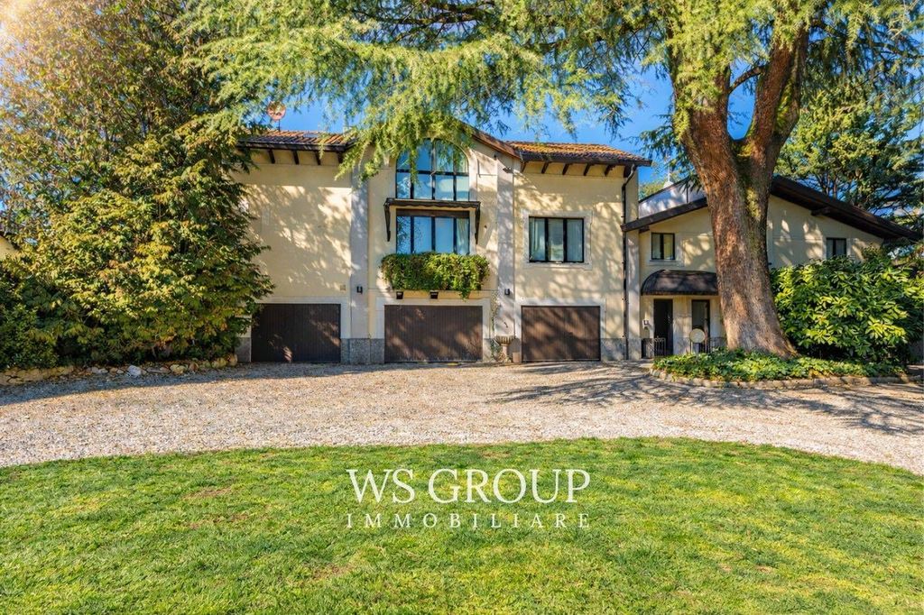 Luxury House for sale in Biassono, 948 000 €, Photo 1