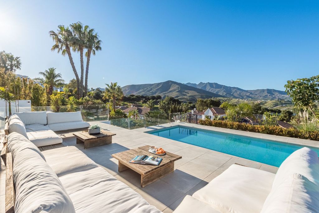 Luxury House for sale in Marbella, 2 395 000 €, Photo 2