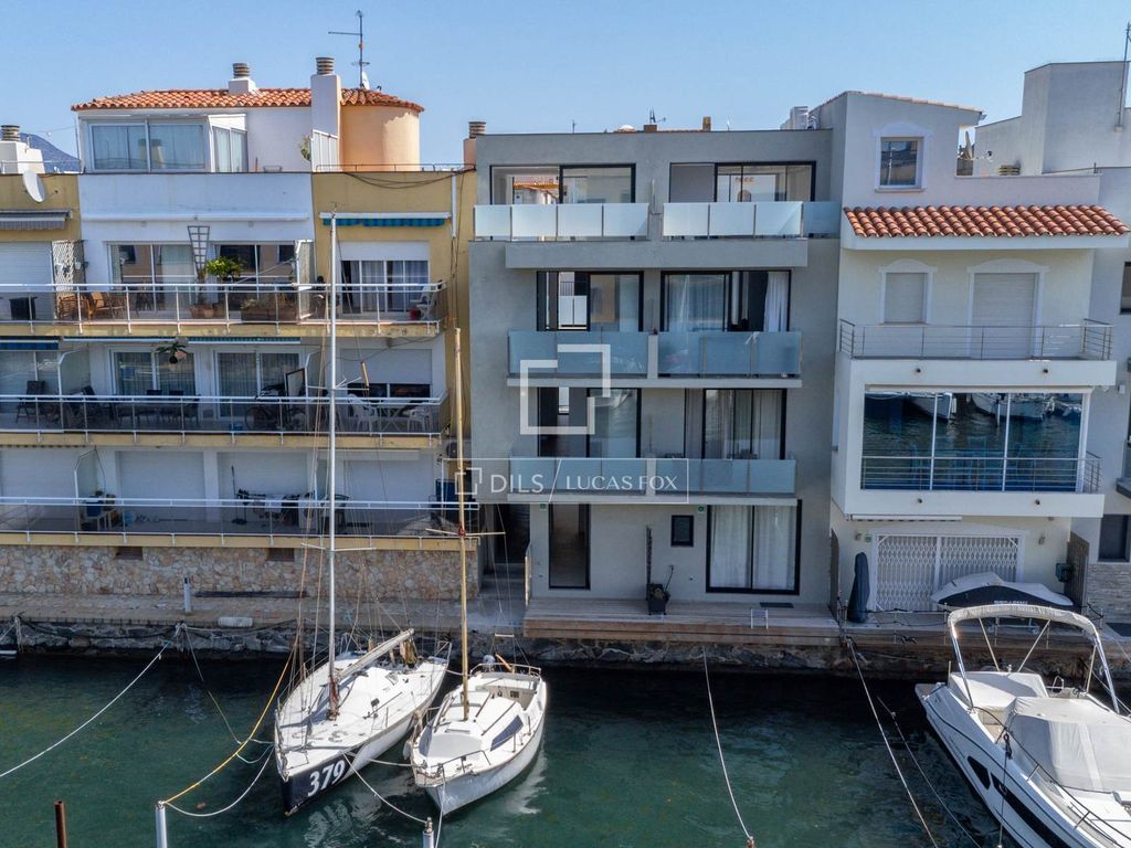 Luxury House for sale in Empuriabrava, 585 000 €, Photo 1
