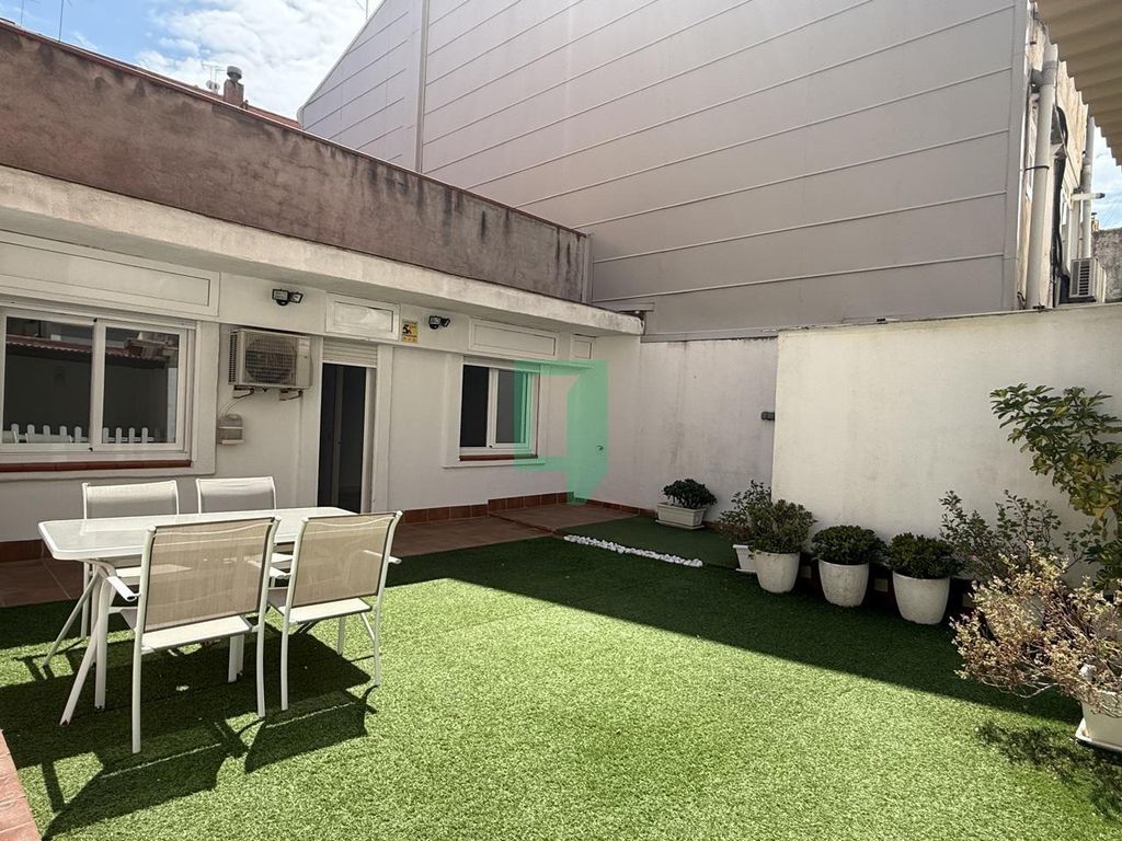 Luxury House for sale in Badalona, 585 000 €, Photo 2