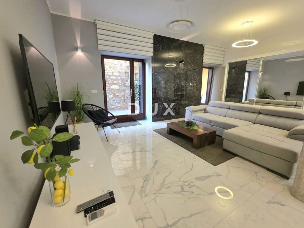 Maison de luxe à vendre à Porec, 1 166 000 €, Photo 1