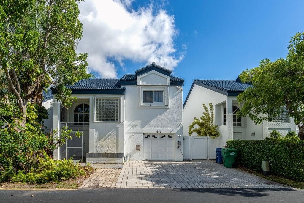 Luxury House for sale in Miami, 425 149 €, Photo 1