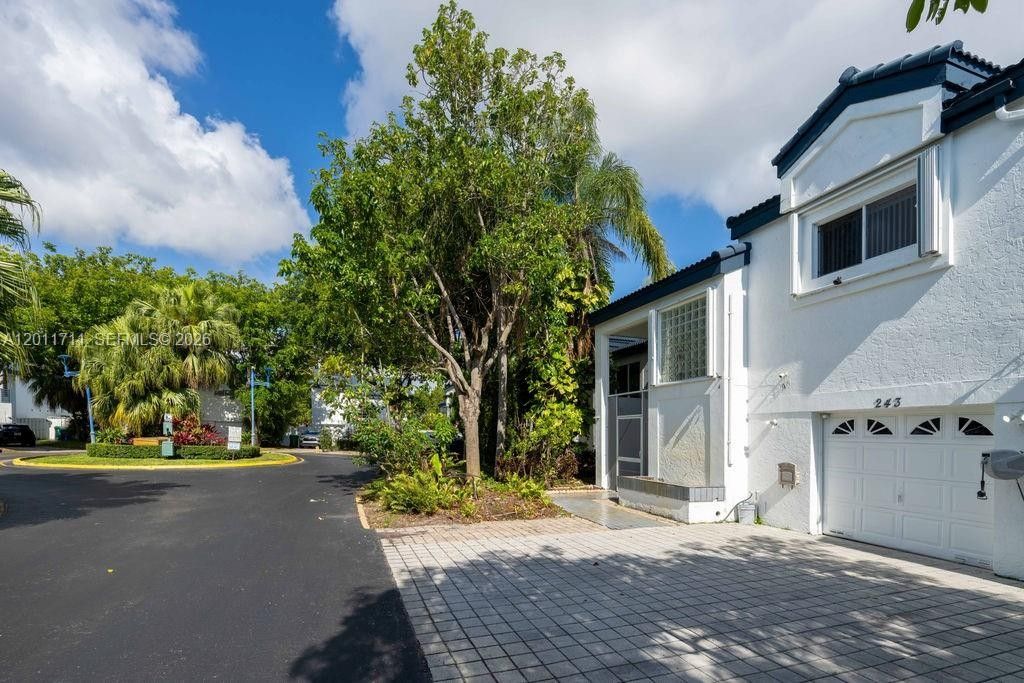 Luxury House for sale in Miami, 425 149 €, Photo 2