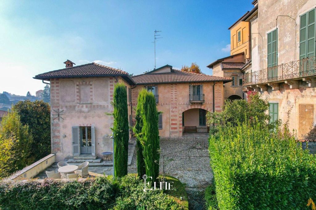 Luxury House for sale in Azzate, 1 000 000 €, Photo 1
