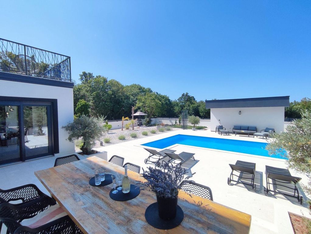Maison de luxe à vendre à Krnica, 550 000 €, Photo 3